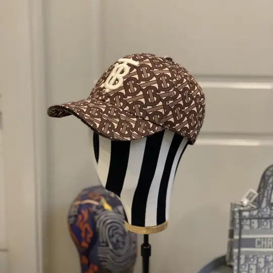 BURBERRY- BASEBALL CAP Metroutfits