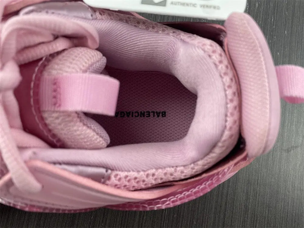 BALENCIAGA - SNEAKERS Metroutfits