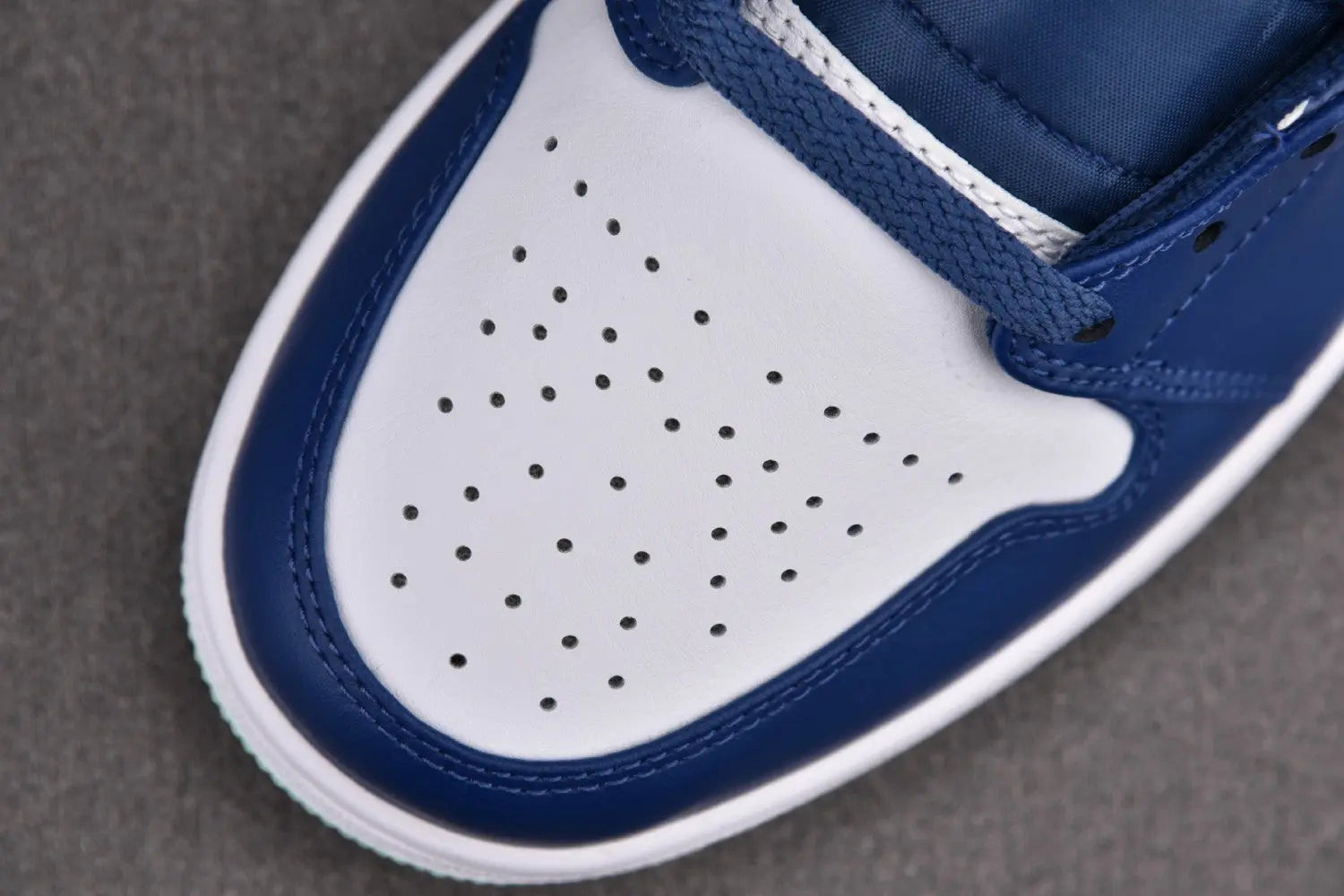 AIR JORDAN 1 RETRO Mystic Navy Mint Foam / Blue Mint Metroutfits