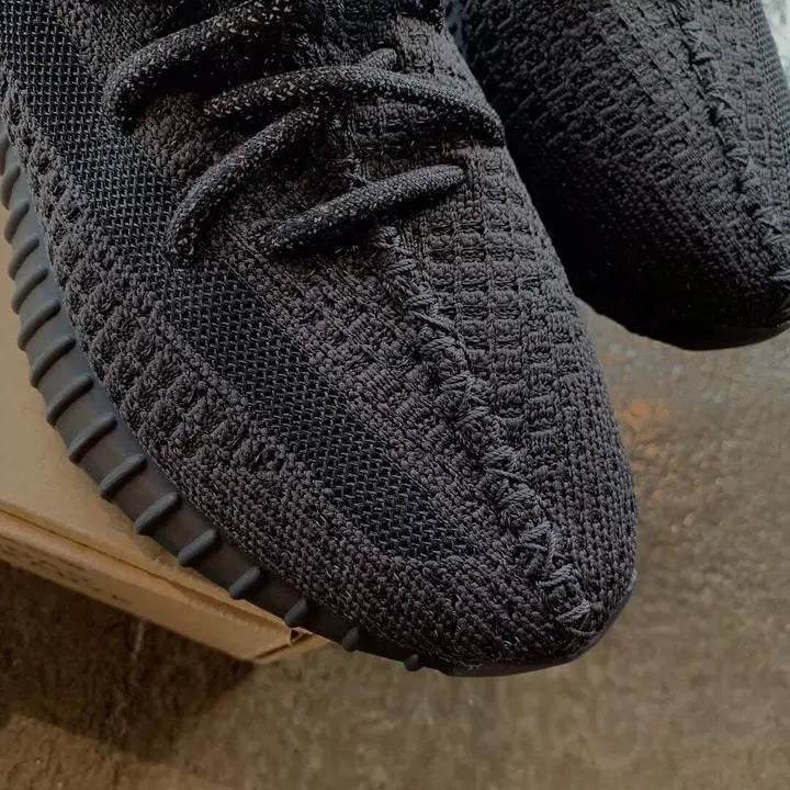 ADIDAS - YEEZY 350 - https://treadfitpro.com/