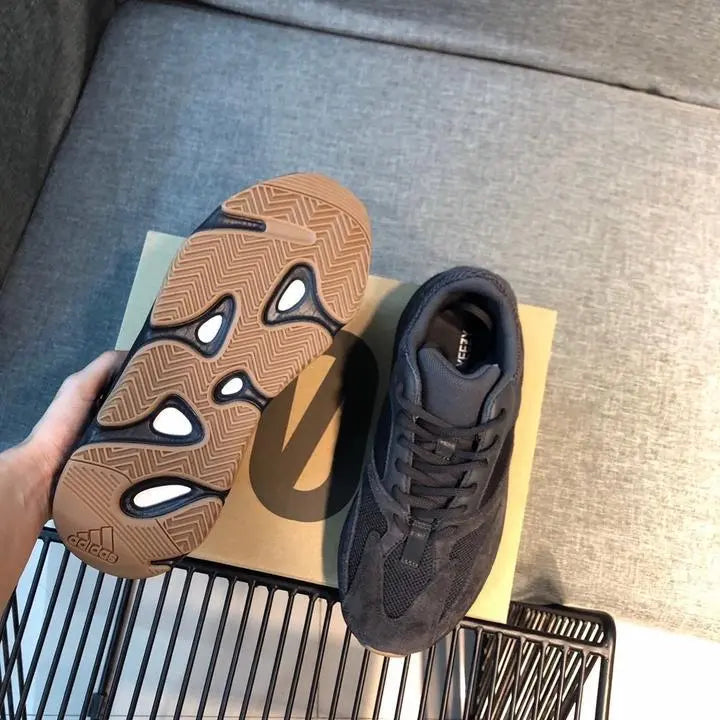 ADIDAS - YEEZY 700 - https://treadfitpro.com/