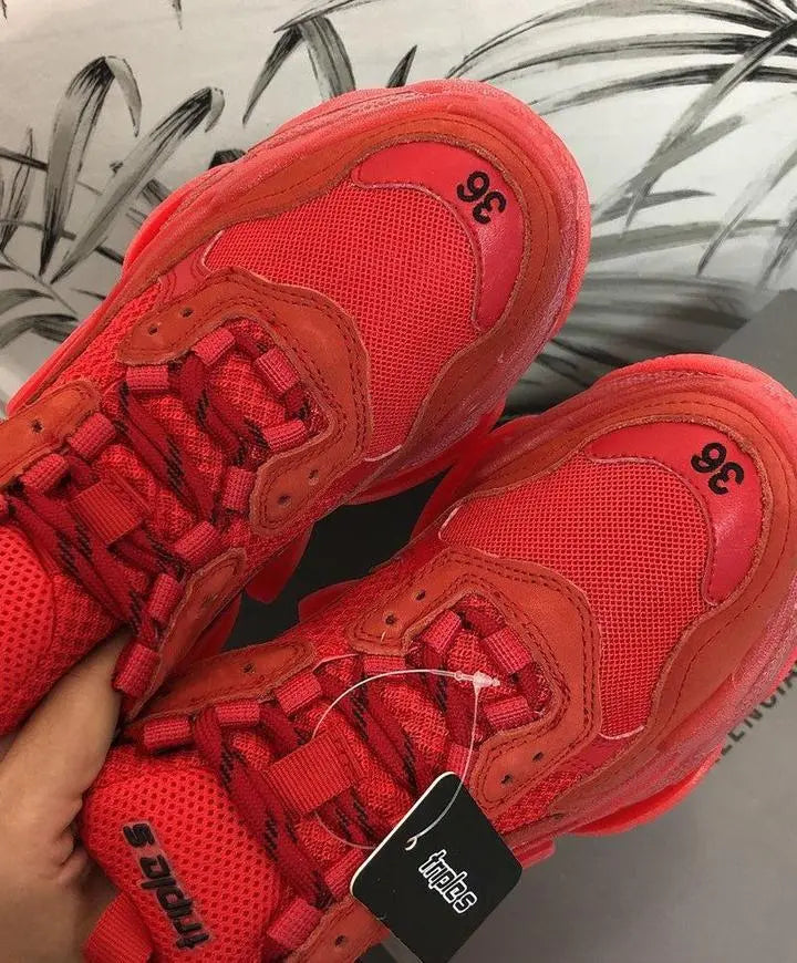 BALENCIAGA - TRIPLE S - https://treadfitpro.com/