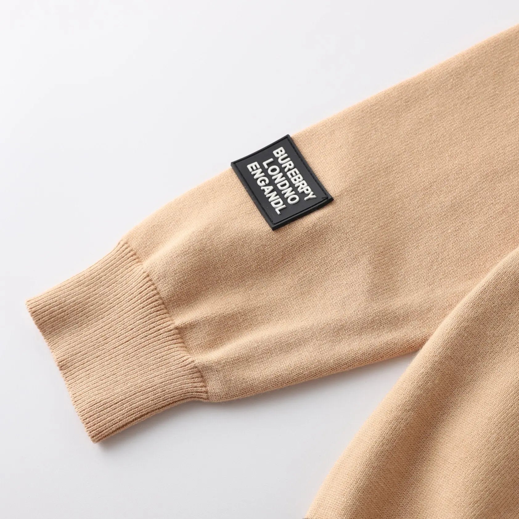 BURBERRY - SWEATSHIRT - https://treadfitpro.com/