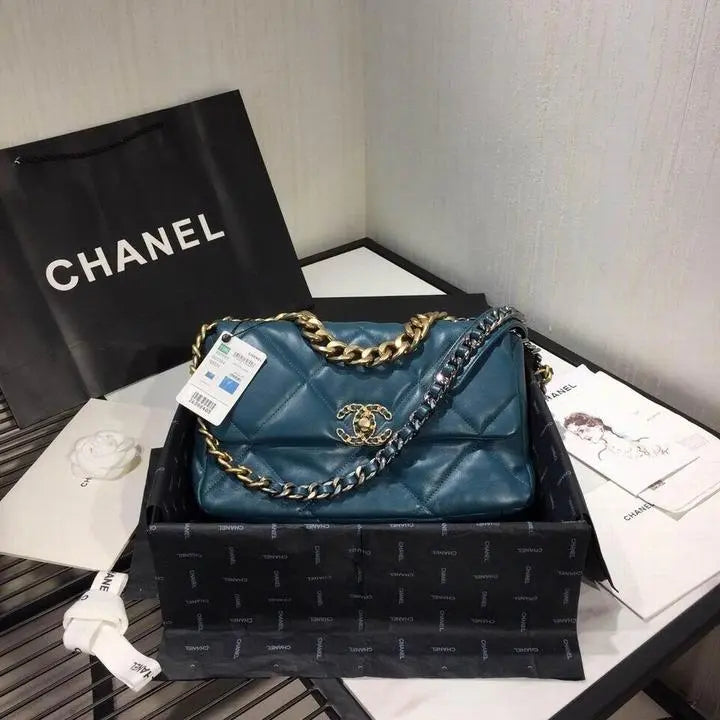 CHANEL - SAC À BANDOULIÈRE - https://treadfitpro.com/