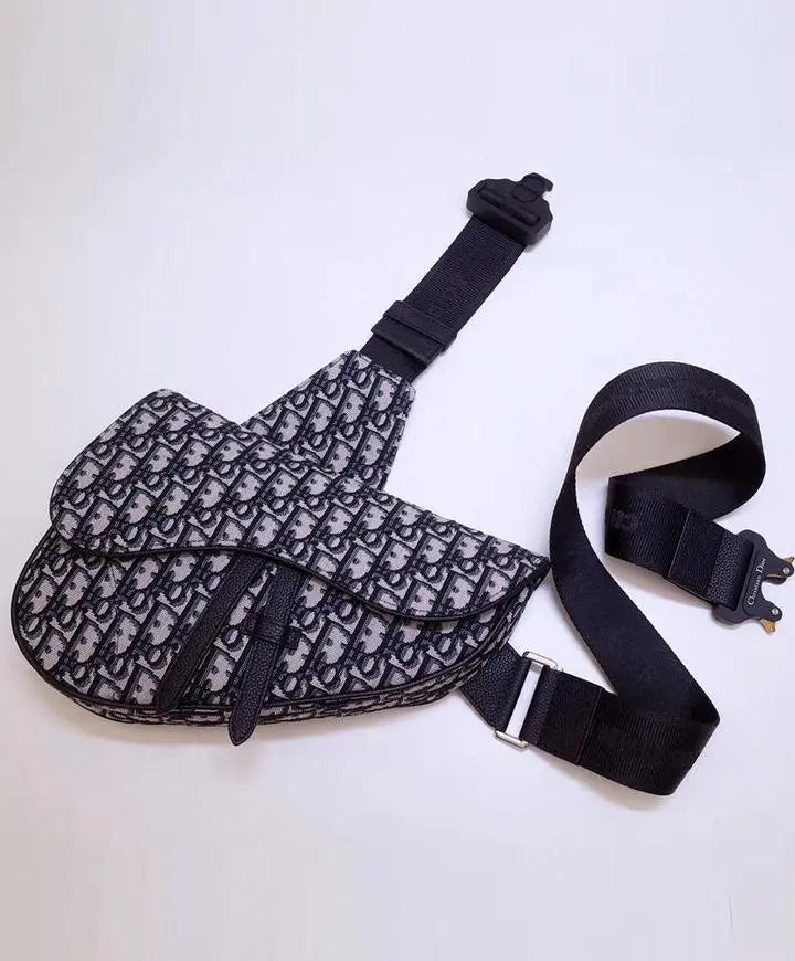CHRISTIAN DIOR - SHOULDER BAG - https://treadfitpro.com/