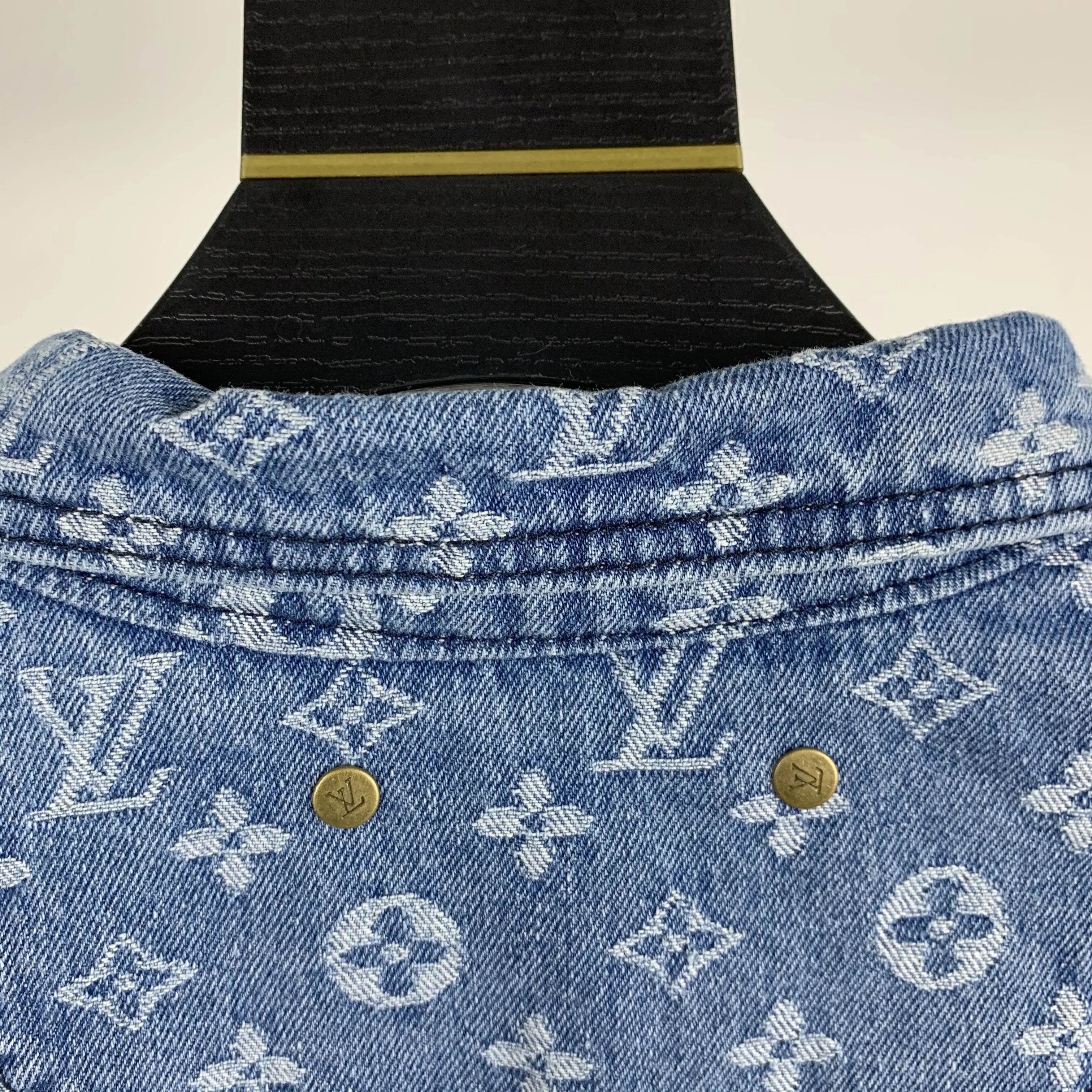 LOUIS VUITTON - JACKET - https://treadfitpro.com/