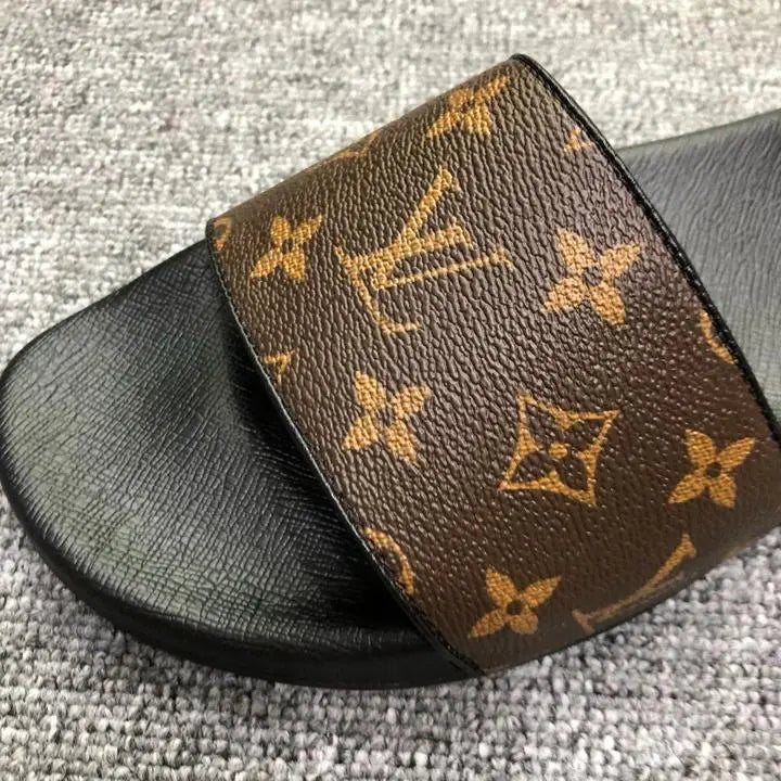 LOUIS VUITTON - PANTOUFLES HOMME - https://treadfitpro.com/