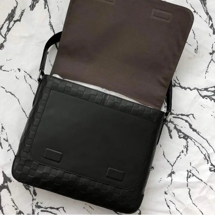 LOUIS VUITTON - SHOULDER BAG - https://treadfitpro.com/