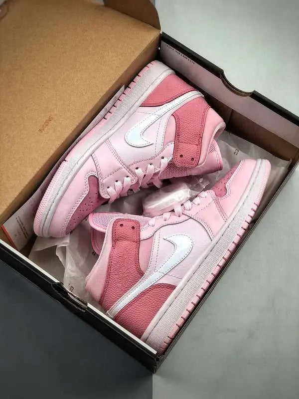 NIKE - AIR JORDAN 1 - https://treadfitpro.com/
