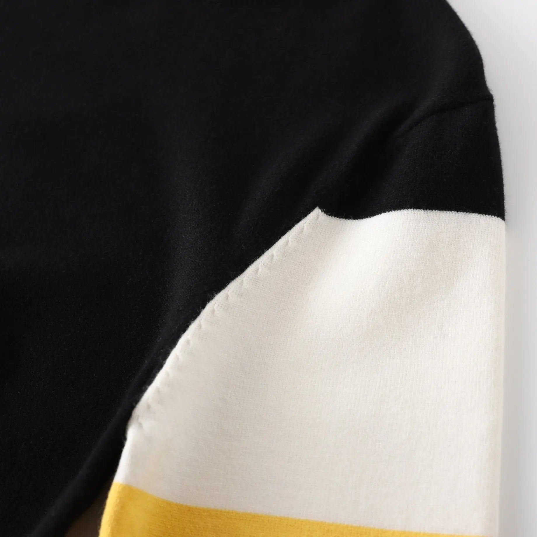 OFF WHITE - SWEATSHIRT - https://treadfitpro.com/