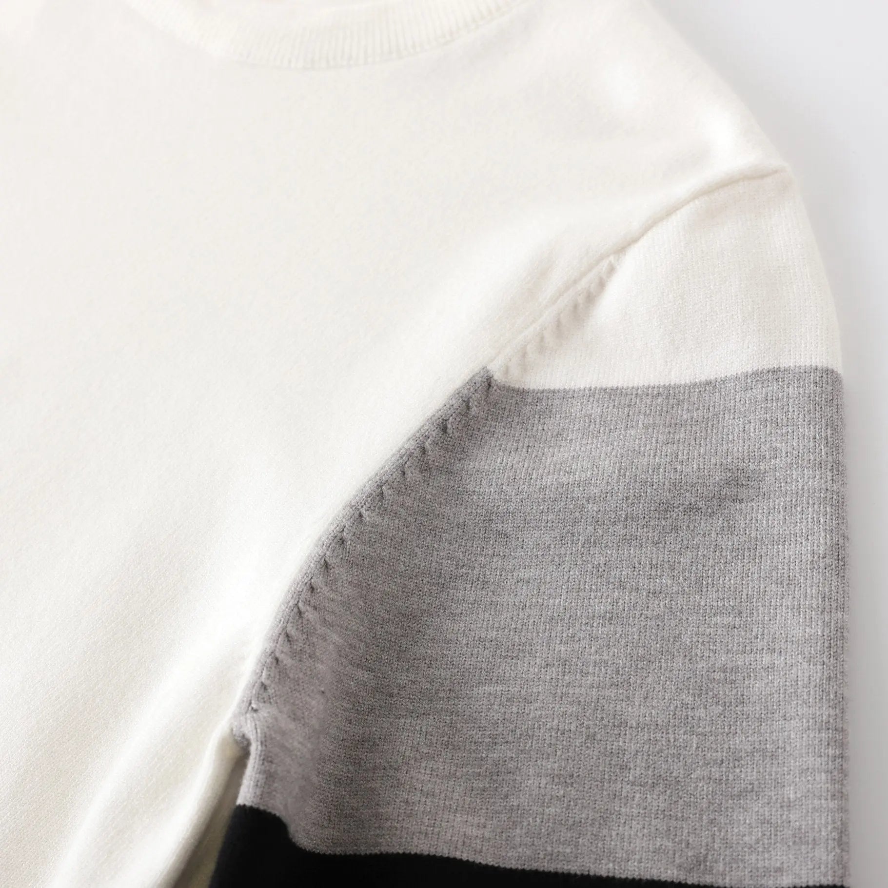 OFF WHITE - SWEATSHIRT - https://treadfitpro.com/