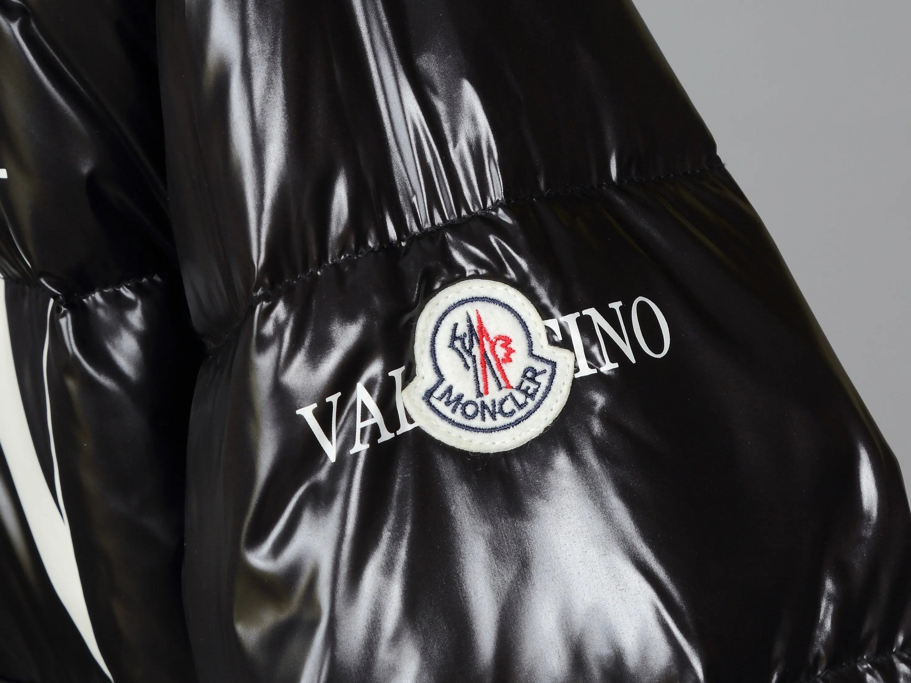 VALENTINO X MONCLER - JACKET - https://treadfitpro.com/