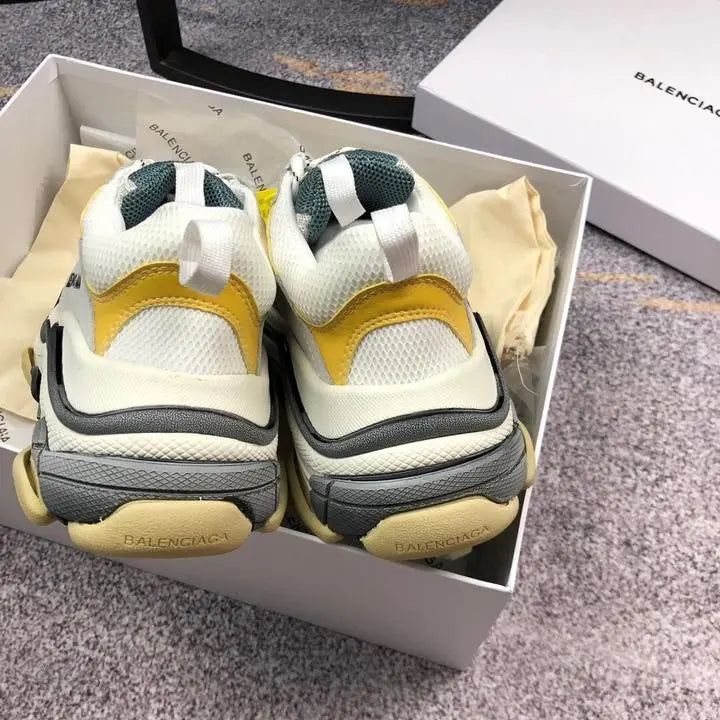 BALENCIAGA - TRIPLE S Metroutfits